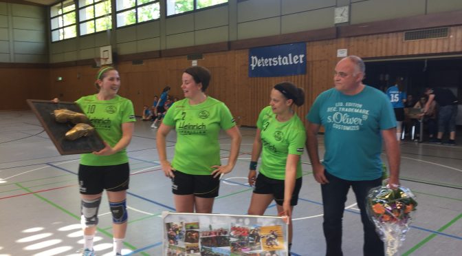 Elisabeth (Elli) Leibold hängt ihre Handballschuhe an den Nagel